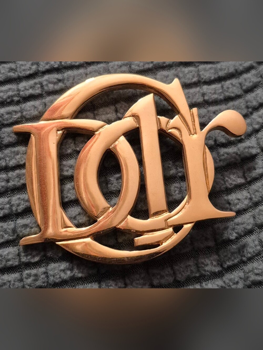 Brooch pin